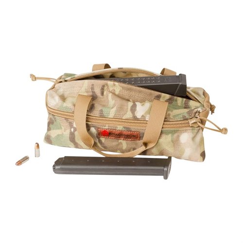La TOP-ZIP UTILITY POUCH di Armageddon Gear è un robusto pouch in nylon 1000D, ideale per trasportare kit da barba o munizioni, perfetto per il guerriero moderno.