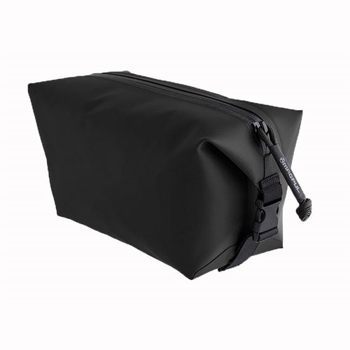 Le DAKA Takeout est un sac robuste et résistant à l'eau de 3,5 litres, idéal pour le tir, le stockage d'outils et les aventures en extérieur.