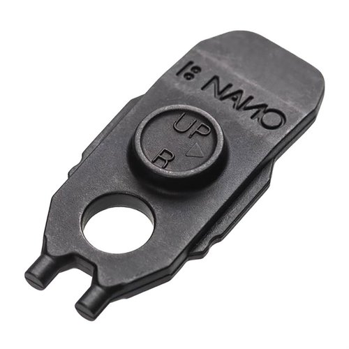 Le MULTITASKER NANO est un outil polyvalent avec un ajusteur de tourelle Aimpoint Micro T1/T2, un tournevis, et une compatibilité avec le système SpaceFrame.