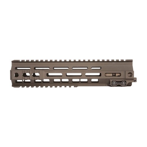 Le rail MK4 de Geissele offre une modularité exceptionnelle avec des slots M-LOK, une légèreté optimale et une solidité éprouvée, idéal pour toutes tes missions.