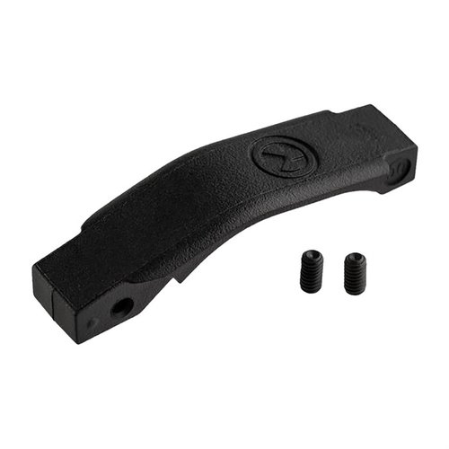 Der MOE Enhanced Trigger Guard von Magpul ist einfach zu installieren, ergonomisch gestaltet und bietet Platz für Handschuhe, ideal für kalte Umgebungen.