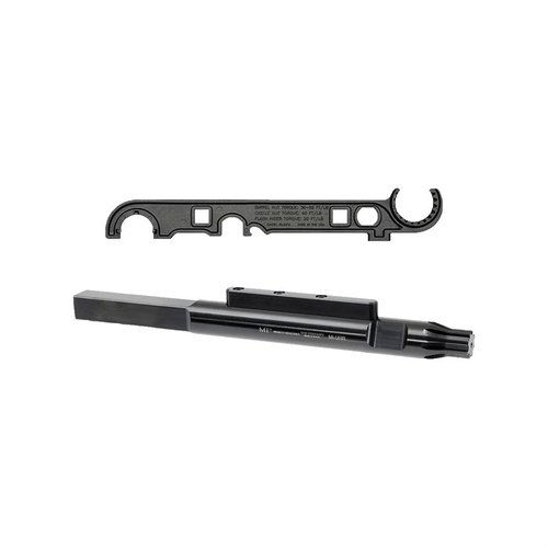 Der Midwest Industries Armorer's Wrench bietet dir eine robuste Lösung für AR-15 mit Funktionen wie einem ¾" Schraubenschlüssel, einem kleinen Hammer und einem Receiver Rod.