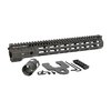 Die NIGHT FIGHTER M-LOK Handguards bieten eine ultra-rigide Konstruktion, minimieren Punktverschiebungen und sind perfekt für den Einsatz mit Lasern in dunklen Umgebungen.