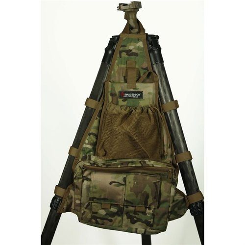 Il Tripod Caddy di Armageddon Gear offre un modo semplice per trasportare l'attrezzatura da tiro, con spazi per Kestrel, penne e un'area di lavoro pieghevole.