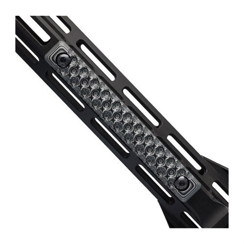 I pannelli VZ Hydra Rail offrono una texture ondulata, un'ottima presa e si adattano a 3 slot M-LOK, perfetti per migliorare il controllo della tua arma.