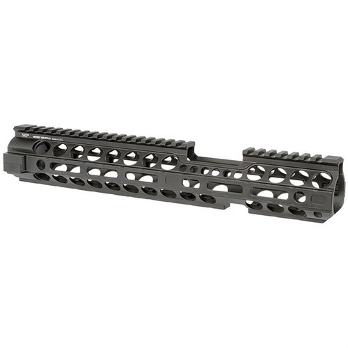 Die TWO PIECE EXTENDED HANDGUARDS von Midwest Industries bieten eine leichte, stabile Konstruktion aus 6061 Aluminium und viel Platz für Zubehör mit fünf QD-Sockets.