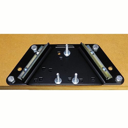 Il Lee Bench Plate consente una rapida rimozione della press senza svitare, con un blocco in acciaio robusto e hardware speciale per una montatura sicura.