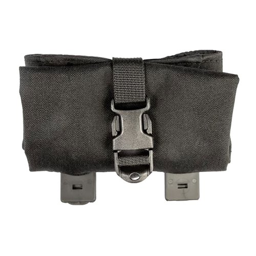 La Roll Up Dump Pouch di Grey Ghost Gear offre spazio extra per il tuo equipaggiamento, si arrotola per una facile conservazione e si attacca a qualsiasi webbing MOLLE.