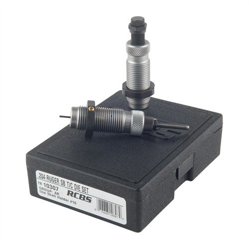 Il set di die AR Series RCBS include un die di dimensionamento Small Base e un die di crimpatura Taper, facilitando il ricaricamento per armi AR e semi-automatiche.