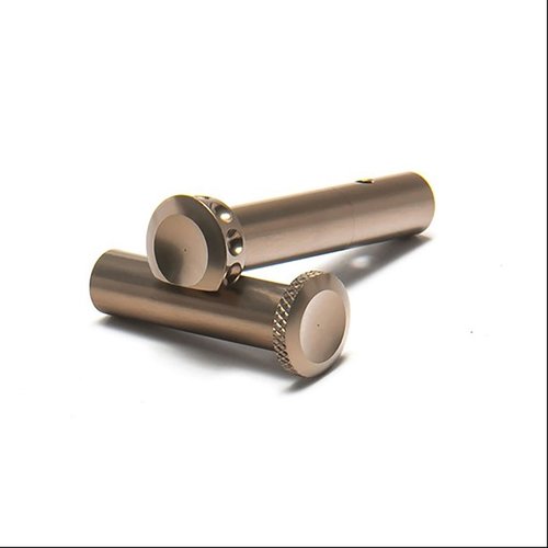 Améliore ton AR15 avec les BAD-EPS: usinage CNC de précision, têtes de pin basse profil, et tips allongés pour un retrait facile et sans accrocs.