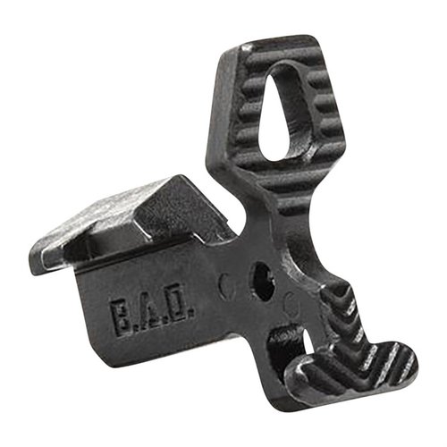 Il Battle Arms Development EBC offre un miglior controllo, un design leggero e compatibilità con AR308, rendendo il riarmo e il bloccaggio del percussore più rapidi.