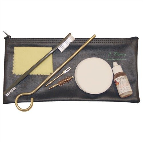 Le kit de nettoyage Dewey .40 est essentiel pour l'entretien de ton pistolet, incluant un bâton de nettoyage, des brosses et un nettoyant Shooter's Choice.