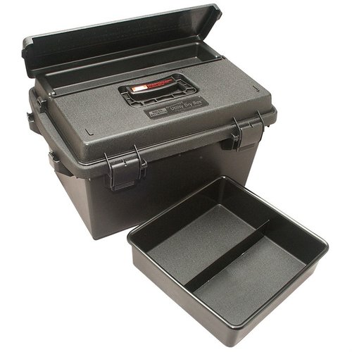 La MTM Sportsmen's Plus Utility Dry Box è impermeabile e sigillata con O-Ring, ideale per mantenere i tuoi accessori di tiro asciutti e protetti.
