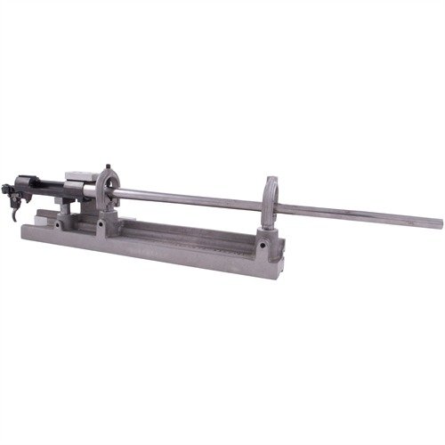Le Forster Universal Sight Mounting Fixture garantit une précision exceptionnelle pour le perçage et le taraudage, s'adaptant à tous les types d'armes à feu.