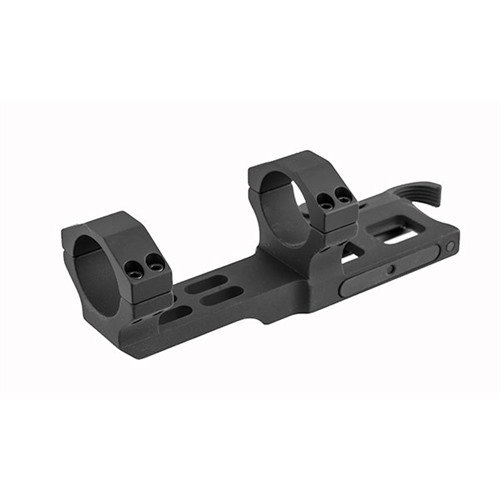 Il M1A SOCOM II Quick Detach Scope Mount di GG&G offre un montaggio rapido e preciso, con anelli integrati da 30mm e resistenza al rinculo per una maggiore stabilità.
