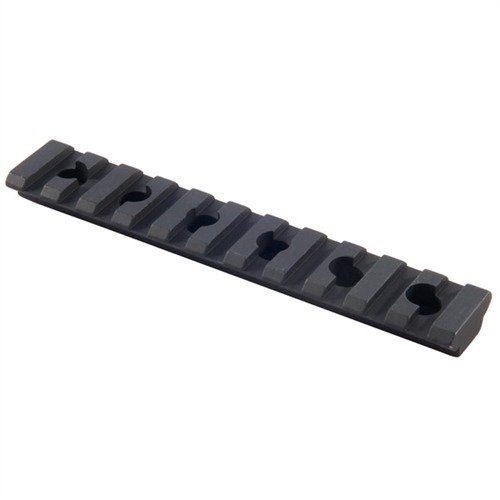 Il rail UFIR in alluminio si monta facilmente sotto il guardamano in plastica, offrendo 11 slot per accessori come luci e bipodi, garantendo versatilità e funzionalità.