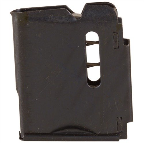 Le chargeur SAVAGE ARMS 4M 5RD en acier noir offre un ajustement fiable pour toutes les carabines .22 magnum Savage, assurant performance et durabilité.