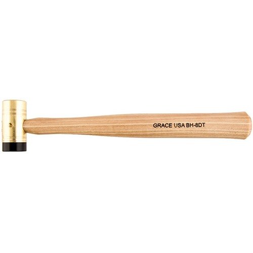 Il martello in ottone con punta in Delrin di Grace USA offre un design duale per colpi potenti e delicati, manico ergonomico in hickory e costruzione premium.