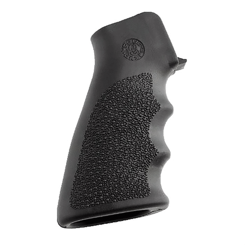 Il grip HOGUE AR-15 offre una superficie antiscivolo, un design ortopedico che riduce gli urti e aumenta il comfort, mantenendo un aspetto originale.