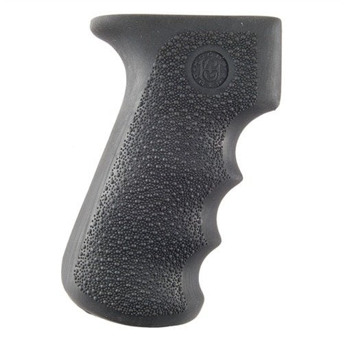 Il grip HOGUE AK-47 in gomma offre comfort e controllo superiori grazie alla forma ortopedica e alla superficie "cobblestone" antiscivolo, adattandosi perfettamente al fucile.