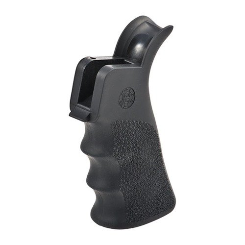 Le grip HOGUE AR-15 en caoutchouc noir offre des rainures ergonomiques, une texture anti-dérapante et un beavertail pour un confort optimal et une prise en main solide.