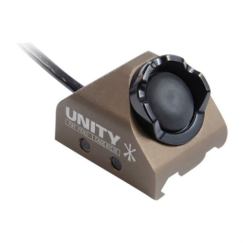 Hot Button offre un attuatore ergonomico a 45 gradi per accessori elettronici, con fissaggio sicuro su rail Picatinny o M-LOK, ideale per armi compatte.