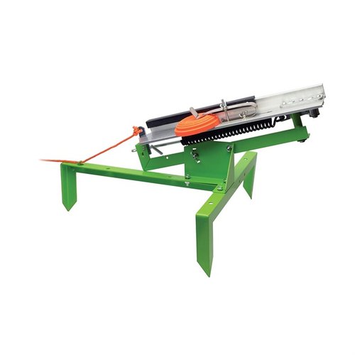 Le FULL COCK TRAP de SHOOTING MADE EASY te permet de lancer des pigeons d'argile facilement, avec un cadre en acier et un pad amortisseur pour éviter les casses.