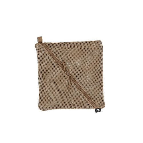 Les WONTONS moyens en Coyote Brown sont légers, en maille, avec une fermeture éclair diagonale pour un accès facile, parfaits pour organiser ton équipement.