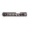 Il sistema di rail Daniel Defense RIS III offre un design leggero e versatile con attacco M-LOK, costruzione in alluminio aeronautico e piattaforma superiore senza interruzioni.