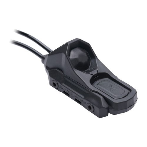 L'AXON SWITCH offre un controllo completo di luci e laser in un design compatto e robusto, con pulsanti indipendenti per attivazioni rapide e precise.
