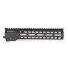 Le Geissele MK14 Super Modular Rail offre un profil étroit, des emplacements M-LOK pour accessoires et un rail Picatinny, tout en étant léger et robuste.