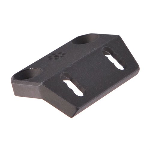 Le Arisaka Offset Scout Mount est ultra-compact, s'adapte aux lampes compatibles et offre plusieurs positions pour un éclairage optimal sur ton arme.