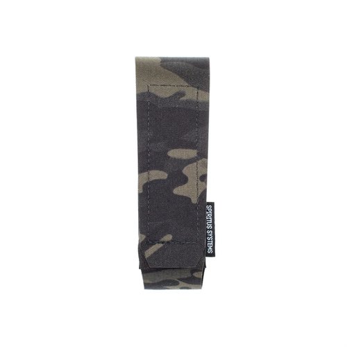 Le TKO Pouch est une solution de rangement discrète qui se fixe sur MOLLE, avec une fermeture ajustable et des points de fixation pour sécuriser ton équipement.