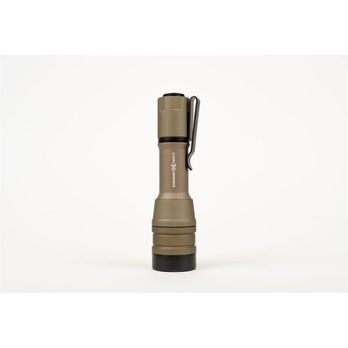 La lampe MCH Duty de Cloud Defensive offre 1800 lumens, une durabilité extrême, une programmation personnalisable et est étanche jusqu'à 100 pieds.