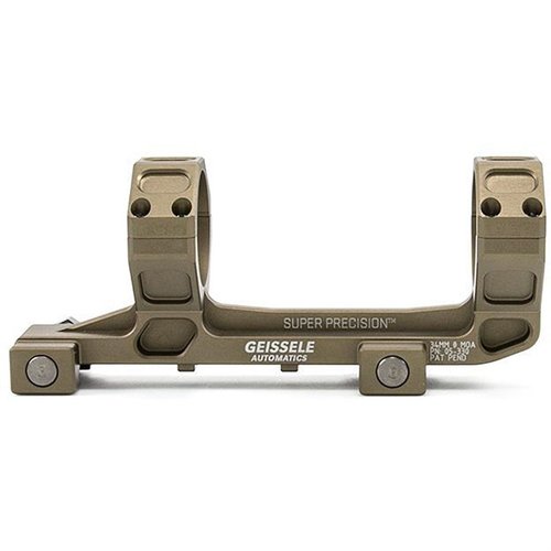 I montaggi Geissele Super Precision AR-15/M4 offrono una sicurezza senza pari con 1.400 libbre di forza di serraggio, realizzati in alluminio 7075-T6 per massima rigidità.
