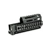 Die AK Alpha Series Quad Rail Handguards bieten Flexibilität, eine robuste Bauweise aus leichtem Aluminium und zahlreiche Montagemöglichkeiten für Zubehör.