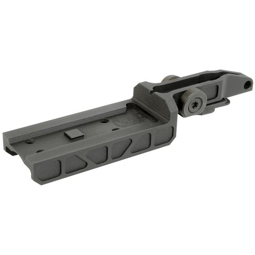 La AK ALPHA MINI DOT MOUNT T2 consente di montare red dots su AK47 e AK74 senza modifiche permanenti, con una vista iron integrata e design robusto.