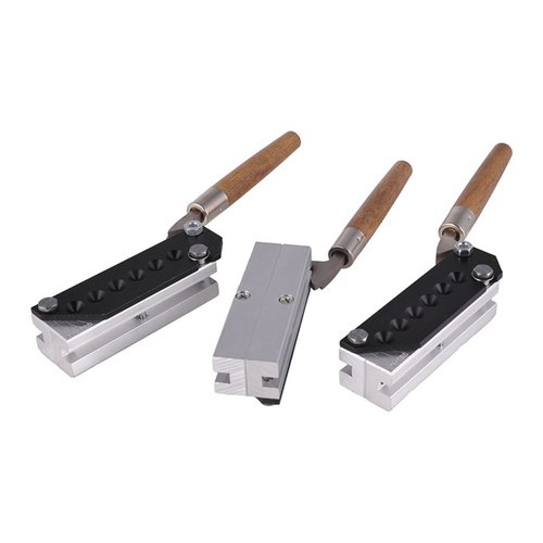 Le moule à balles de 6 cavités en aluminium usiné de Lee Precision te permet de créer des projectiles de 160gr en 7.62x39 avec précision et durabilité.