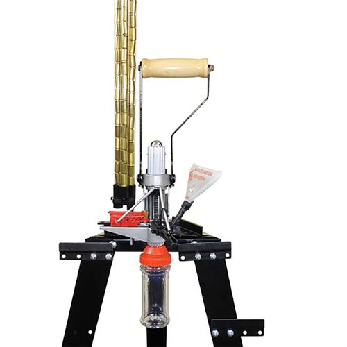 La Lee Deluxe Automatic Processing Press offre un sistema di alimentazione automatico per primer, maniglia a rulli e alimentatore universale per casi, rendendo la ricarica rapida e uniforme.