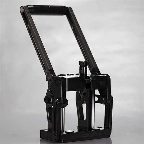 Die Nexus Press bietet eine präzise, konsistente und werkzeuglose Shell Holder Lösung, die die Probleme beim Reloading beseitigt und für gleichmässige Ergebnisse sorgt.