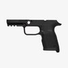 Die Magpul EHG SG9 Griffrahmen für die SIG Sauer P320 bietet ergonomisches Design, integrierte Picatinny-Schiene und eine umkehrbare Magazinfreigabe für Links- und Rechtshänder.