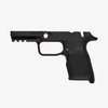 Die EHG SG9 Grip Frame für die SIG P320 bietet ergonomisches Design, flared Magazine Well, Picatinny Rail und einen reversiblen Magazinrelease für Links- und Rechtshänder.