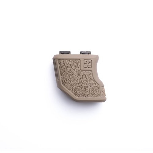 Il TIGER CLAW M-LOK Angled Forward Grip offre un design ergonomico, una texture retro e una presa angolata di 10 gradi per una manipolazione e gestione del rinculo ottimali.