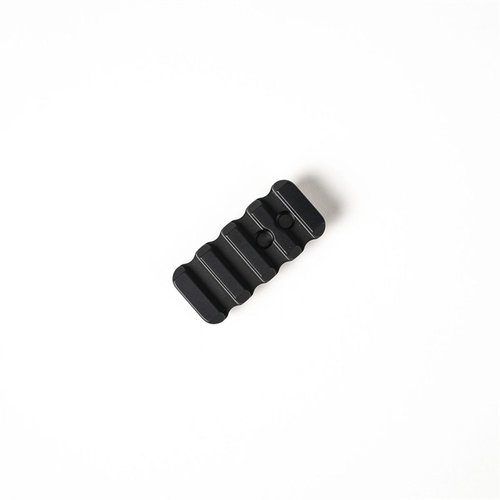 Le MATCH SCOPE RING PICATINNY ACCESSORY RAIL te permet d'ajouter facilement des accessoires à tes anneaux de lunette Area 419, fabriqué en aluminium 7075.
