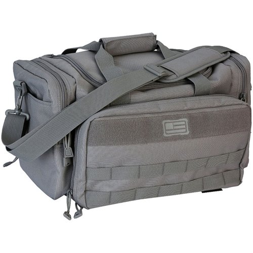 La TACTICAL BASIC RANGE BAG offre accesso rapido all'attrezzatura da tiro, è realizzata in poliestere resistente e presenta scomparti multipli per un'organizzazione ottimale.