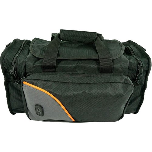 La BOB ALLEN CLUB SERIES RANGE BAG è realizzata in nylon ripstop, con tasche interne imbottite per pistole, tasche per occhiali e protezione acustica, e manici regolabili.
