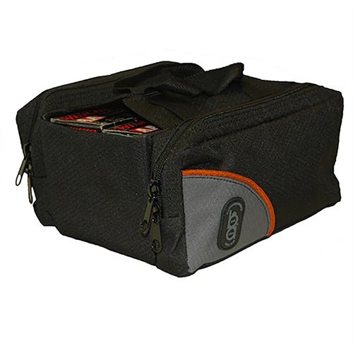 Il BOB ALLEN TEAM SERIES FOUR-BOX SHELL CARRIER è realizzato in nylon ripstop, può contenere fino a quattro scatole di munizioni ed è facile da riporre.