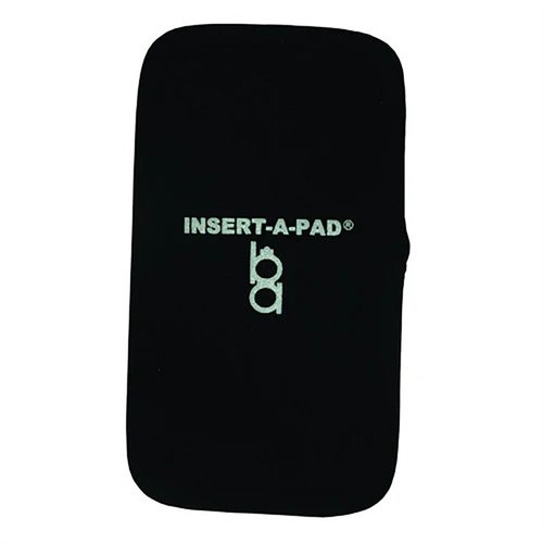 Le INSERT-A-PAD de BOB ALLEN est un coussin de tir en néoprène haute densité, facile à attacher à tes vêtements de tir avec une épingle de sécurité.