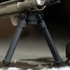 Le MOE QD Bipod pour M-LOK est léger, facile à installer sans outils, et ses pieds en caoutchouc antidérapants s'adaptent à divers terrains de tir.