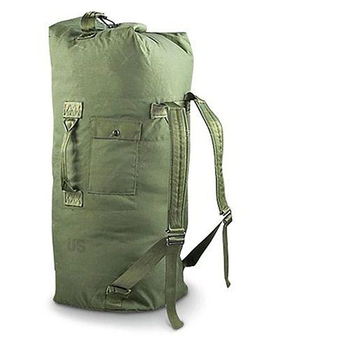 Le sac de sport en nylon Cordura fabriqué aux États-Unis est robuste, imperméable et équipé de bretelles rembourrées pour un confort optimal, idéal pour tes aventures.